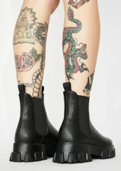 Poster Grl Peep My Profile Chelsea Boots