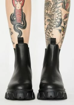 Poster Grl Peep My Profile Chelsea Boots