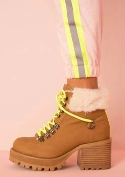 Poster Grl Trail Blazin' Hiking Boots Boots & Booties