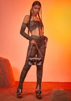 Poster Grl Gunsmoke Off The Shoulder Top Tops