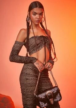 Poster Grl Gunsmoke Off The Shoulder Top Tops