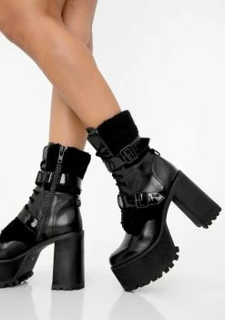 Poster Grl Bootz Wit The Fur Boots