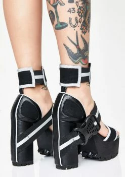 Poster Grl Stunt Habit Reflective Heels 10 Poster Grl Stunt Habit Reflective Heels