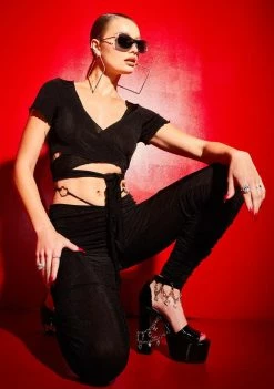 Poster Grl Tops Wine N Dine Fine Tie Front Crop Top