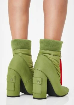 Poster Grl Heels Catching Flights Heeled Boots