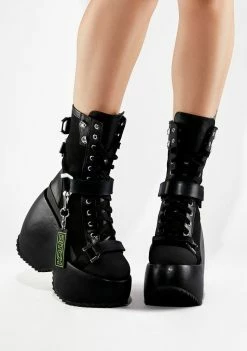 Poster Grl Check The Name Tag Platform Boots Platforms