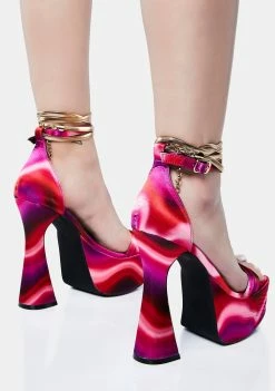 Poster Grl Hot Hypnotic Habits Chain Platform Heels