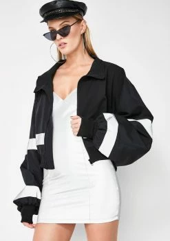 Poster Grl Outerwear Dark All Eyes On Me Cropped Jacket