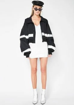 Poster Grl Outerwear Dark All Eyes On Me Cropped Jacket