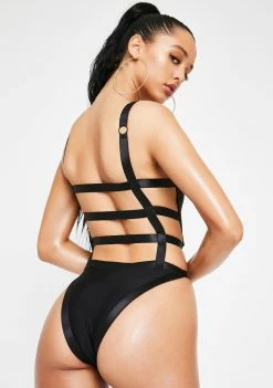 Poster Grl Vixen On Vacation Strappy Swimsuit