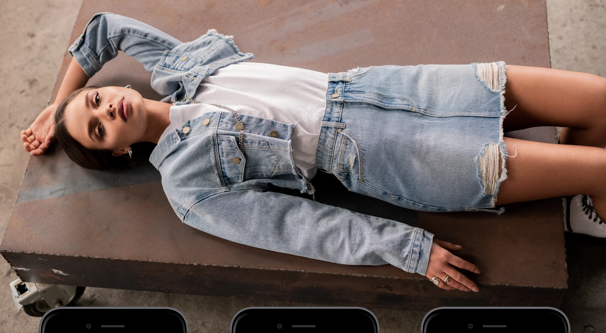 POSTER GIRL shop -POSTER GIRL shop MockupW19 NAKD Project04 01